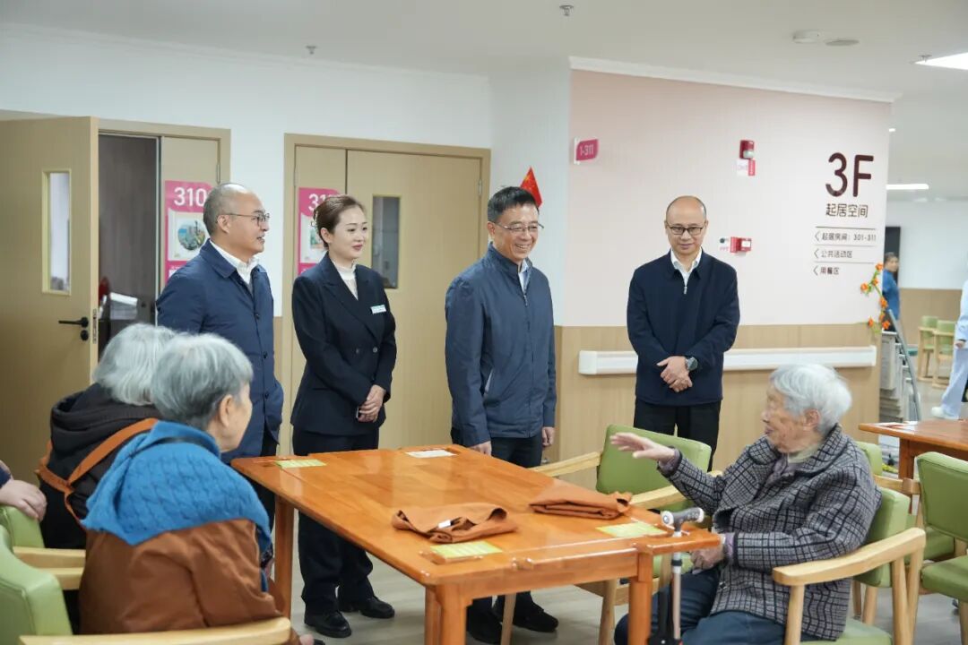 德陽市政府副市長徐春龍一行調(diào)研德陽市老年養(yǎng)護院并慰問在院長者