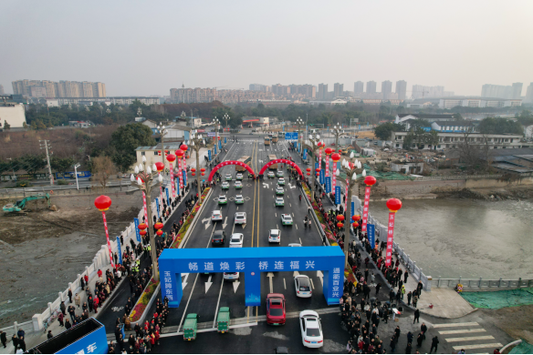 奮戰(zhàn)開門紅 |玉妃新橋通車！國信建設(shè)公司匠心筑就綿竹新地標(biāo)