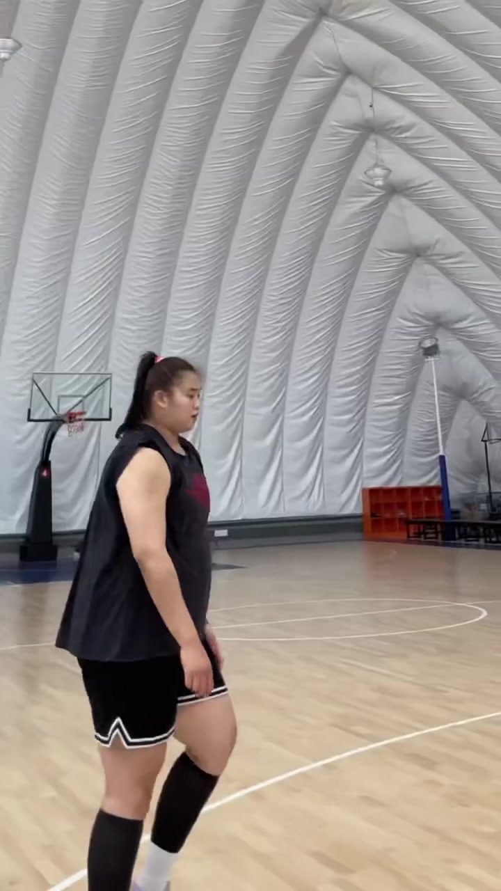 嚯，好魁梧！大寶貝劉禹彤背打你，你能頂住嗎？