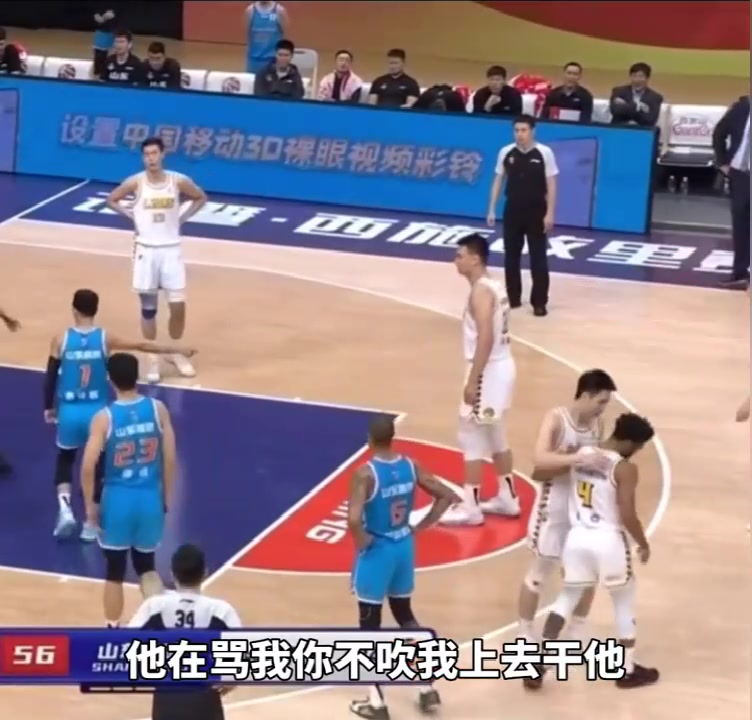被庫克罵毛了？高詩巖對裁判說：他再罵我你不吹，我就上去干他?。ǜ咴妿r對新疆）