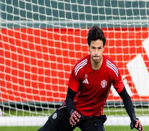 實(shí)力出色霸氣十足！曼聯(lián)新門將發(fā)揮出色，社媒賬號(hào)粉絲暴漲400%